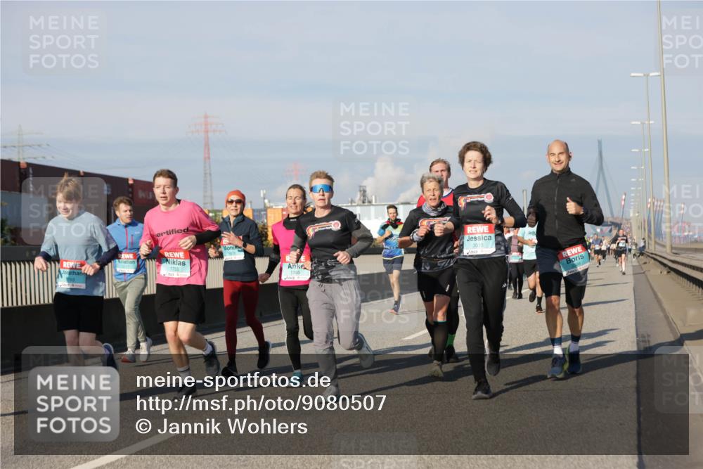03.10.2025 - Köhlbrandbrückenlauf Jannik Wohlers http://msf.ph/oto/9080507 03.10.2025 09:54:07 Position 3 1755, 1670, 1355, 3010 meine-sportfotos.de