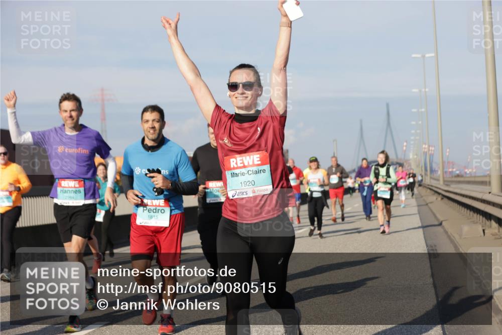 03.10.2025 - Köhlbrandbrückenlauf Jannik Wohlers http://msf.ph/oto/9080515 03.10.2025 10:01:58 Position 3 2984, 1815, 1920 meine-sportfotos.de