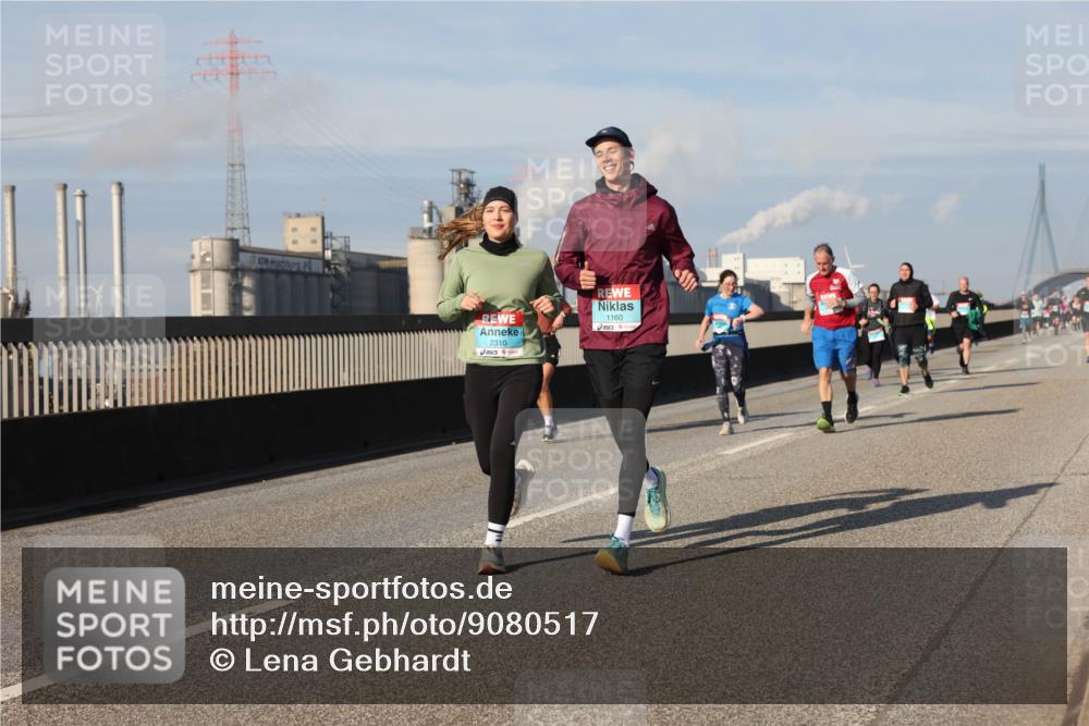 03.10.2025 - Köhlbrandbrückenlauf Lena Gebhardt http://msf.ph/oto/9080517 03.10.2025 10:03:51 Position 2 2310, 1160 meine-sportfotos.de