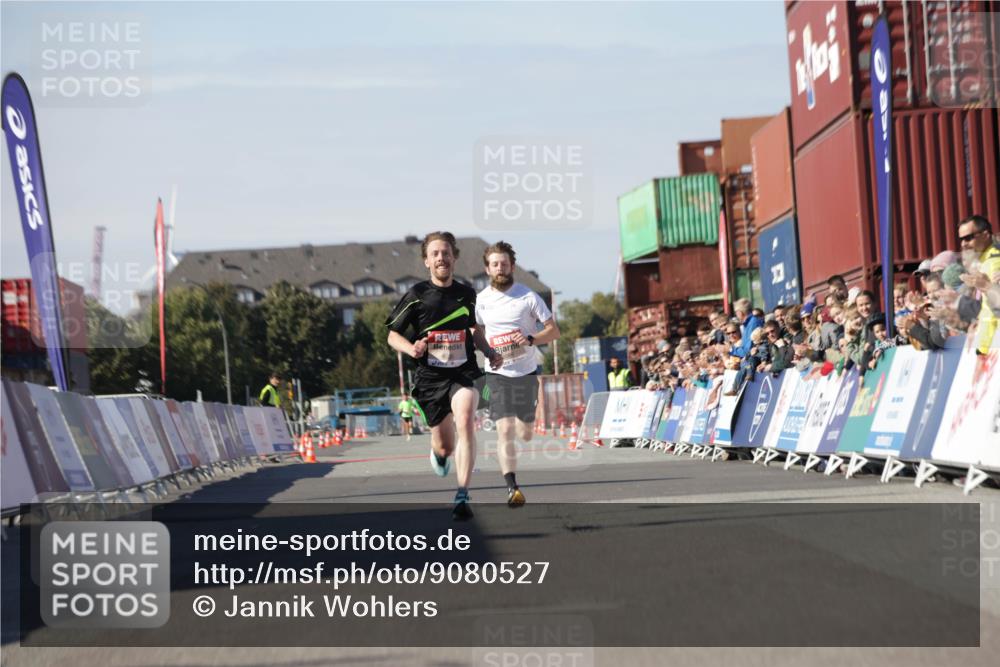 03.10.2025 - Köhlbrandbrückenlauf Jannik Wohlers http://msf.ph/oto/9080527 03.10.2025 12:50:04 Ziel 4035, 6086 meine-sportfotos.de