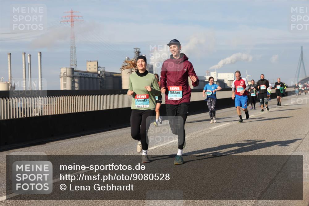 03.10.2025 - Köhlbrandbrückenlauf Lena Gebhardt http://msf.ph/oto/9080528 03.10.2025 10:03:51 Position 2 2310, 1160 meine-sportfotos.de