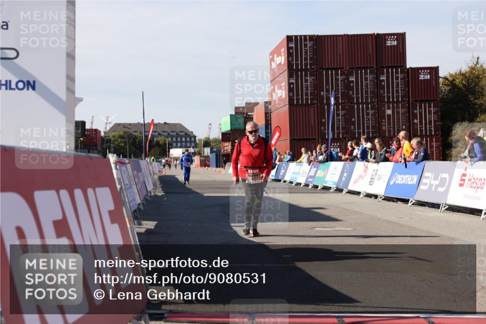03.10.2025 - Köhlbrandbrückenlauf Lena Gebhardt http://msf.ph/oto/9080531 03.10.2025 13:45:58 Ziel 4572, 5327, 5375, 5376, 5860, 6029 meine-sportfotos.de