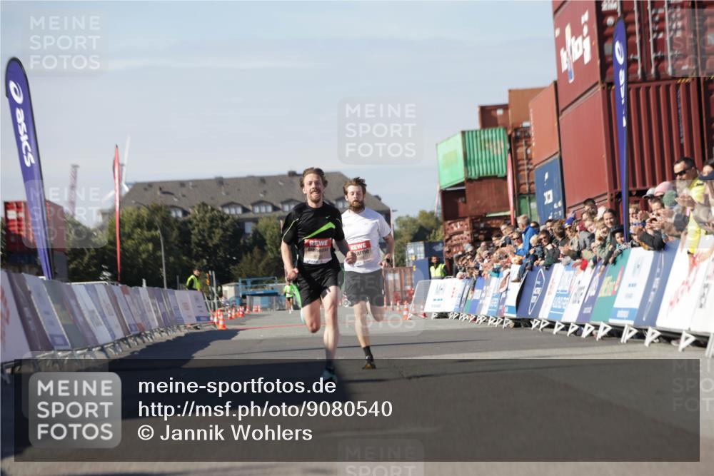 03.10.2025 - Köhlbrandbrückenlauf Jannik Wohlers http://msf.ph/oto/9080540 03.10.2025 12:50:04 Ziel 4035, 6086 meine-sportfotos.de
