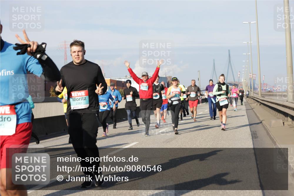 03.10.2025 - Köhlbrandbrückenlauf Jannik Wohlers http://msf.ph/oto/9080546 03.10.2025 10:01:59 Position 3 15, 2361 meine-sportfotos.de