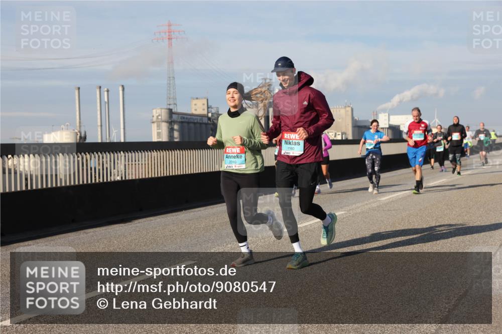 03.10.2025 - Köhlbrandbrückenlauf Lena Gebhardt http://msf.ph/oto/9080547 03.10.2025 10:03:52 Position 2 2310, 1160 meine-sportfotos.de
