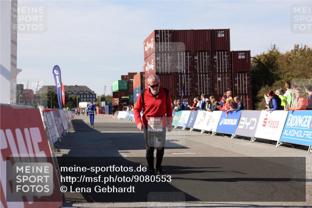 03.10.2025 - Köhlbrandbrückenlauf Lena Gebhardt http://msf.ph/oto/9080553 03.10.2025 13:45:59 Ziel 4572, 5327, 5375, 5376, 5860, 6029 meine-sportfotos.de
