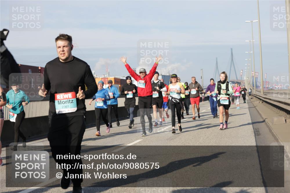 03.10.2025 - Köhlbrandbrückenlauf Jannik Wohlers http://msf.ph/oto/9080575 03.10.2025 10:01:59 Position 3 2361 meine-sportfotos.de