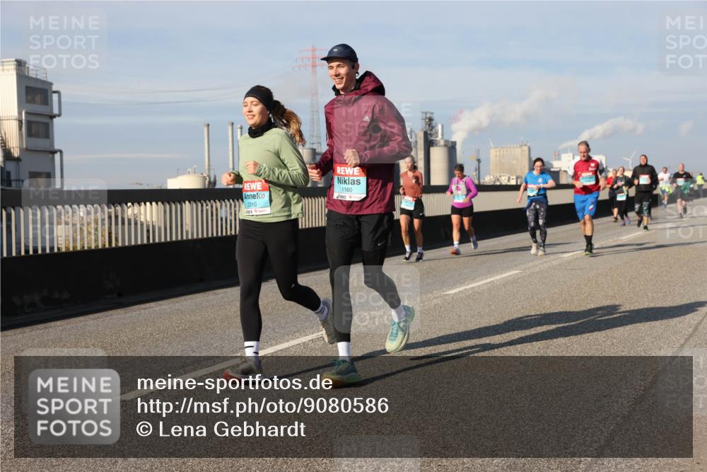 03.10.2025 - Köhlbrandbrückenlauf Lena Gebhardt http://msf.ph/oto/9080586 03.10.2025 10:03:52 Position 2 2310, 1160 meine-sportfotos.de