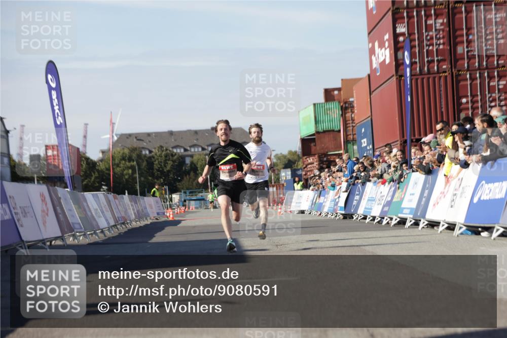 03.10.2025 - Köhlbrandbrückenlauf Jannik Wohlers http://msf.ph/oto/9080591 03.10.2025 12:50:05 Ziel 4035, 6086 meine-sportfotos.de