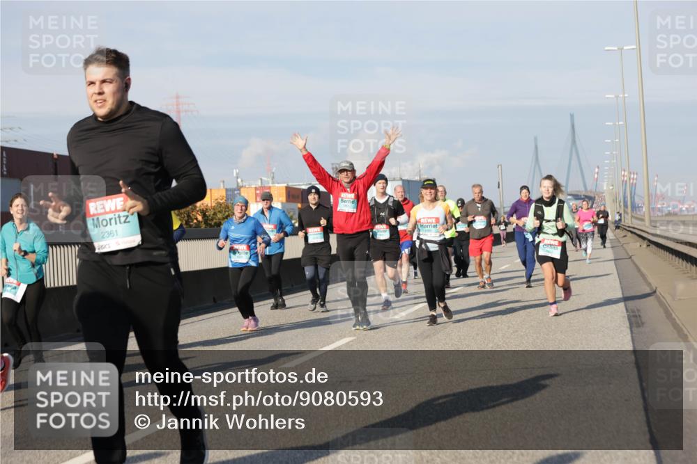 03.10.2025 - Köhlbrandbrückenlauf Jannik Wohlers http://msf.ph/oto/9080593 03.10.2025 10:01:59 Position 3 2361 meine-sportfotos.de
