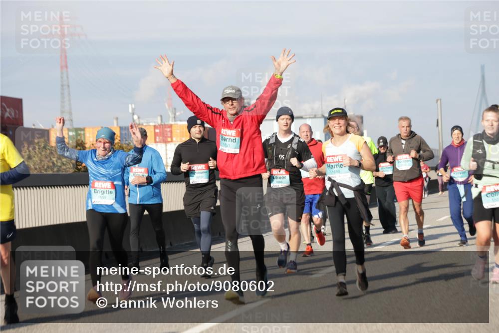 03.10.2025 - Köhlbrandbrückenlauf Jannik Wohlers http://msf.ph/oto/9080602 03.10.2025 10:02:00 Position 3 1810, 1609, 1651, 1650, 1866 meine-sportfotos.de
