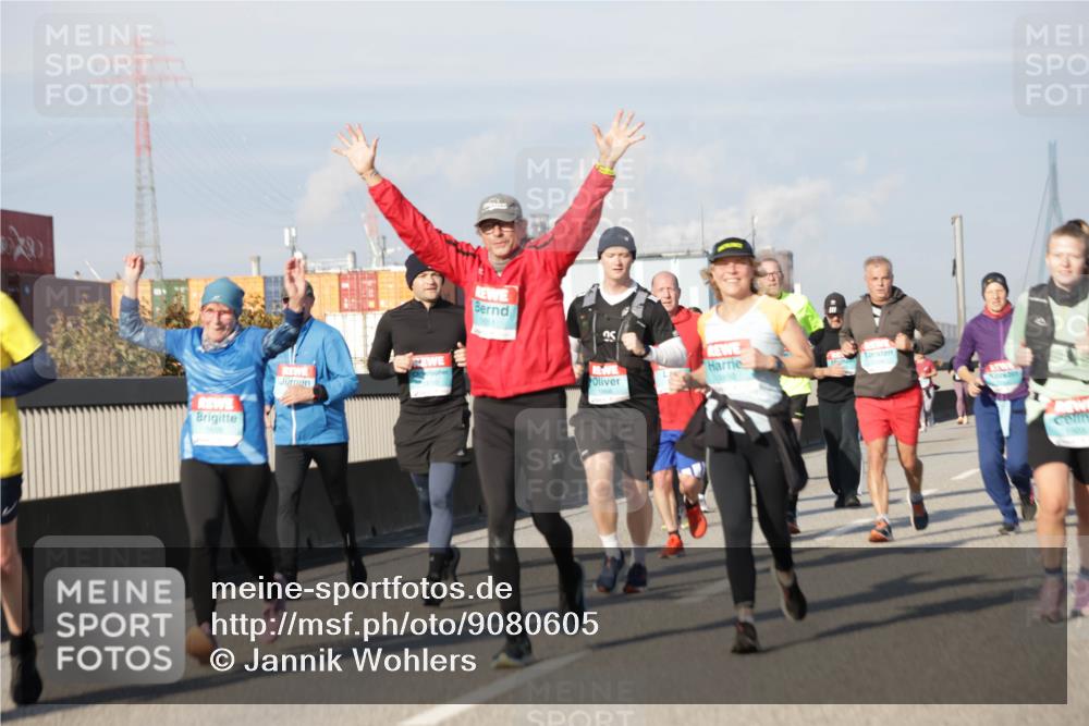 03.10.2025 - Köhlbrandbrückenlauf Jannik Wohlers http://msf.ph/oto/9080605 03.10.2025 10:02:00 Position 3 1600, 1651 meine-sportfotos.de