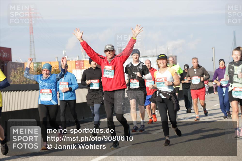 03.10.2025 - Köhlbrandbrückenlauf Jannik Wohlers http://msf.ph/oto/9080610 03.10.2025 10:02:00 Position 3 810, 1609, 1651, 1866, 1650 meine-sportfotos.de