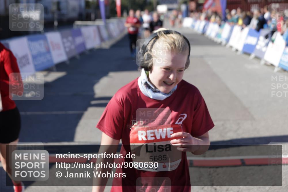 03.10.2025 - Köhlbrandbrückenlauf Jannik Wohlers http://msf.ph/oto/9080630 03.10.2025 13:17:50 Ziel 4410, 4645, 4679, 4829, 5129, 5168, 5339, 5685, 5731, 5732, 5917, 6153, 6331, 6435, 6485, 6704 meine-sportfotos.de