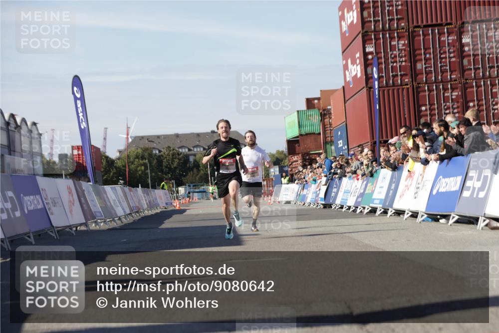 03.10.2025 - Köhlbrandbrückenlauf Jannik Wohlers http://msf.ph/oto/9080642 03.10.2025 12:50:05 Ziel 4035, 6086 meine-sportfotos.de