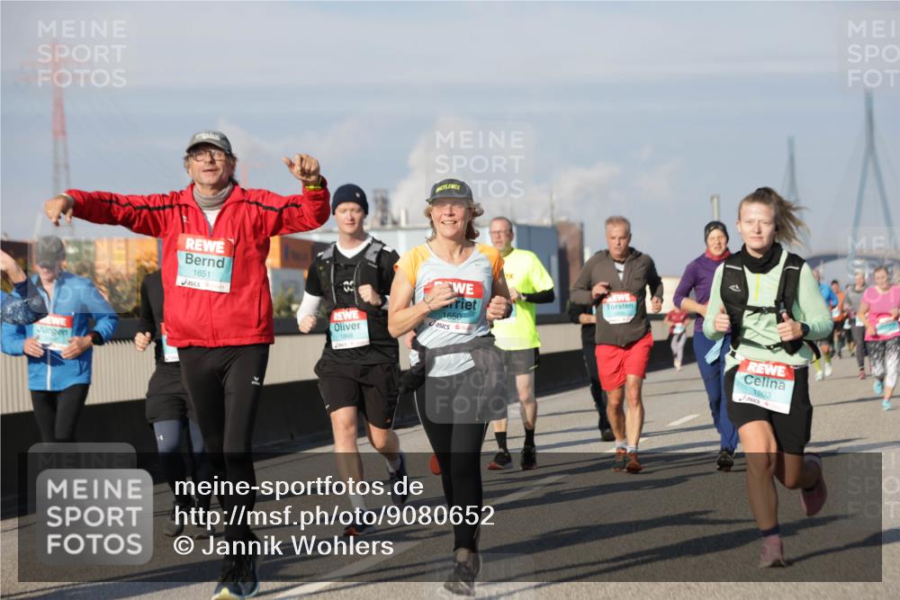 03.10.2025 - Köhlbrandbrückenlauf Jannik Wohlers http://msf.ph/oto/9080652 03.10.2025 10:02:01 Position 3 1651, 1650, 1866, 1503 meine-sportfotos.de