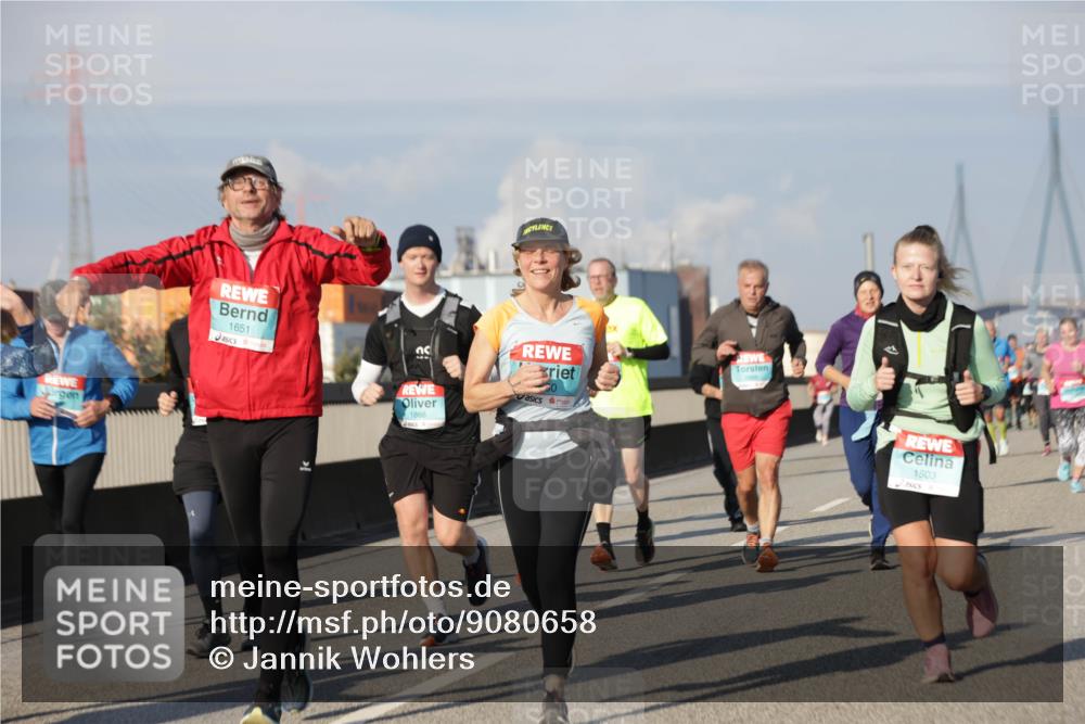 03.10.2025 - Köhlbrandbrückenlauf Jannik Wohlers http://msf.ph/oto/9080658 03.10.2025 10:02:01 Position 3 1651, 1866, 1503 meine-sportfotos.de