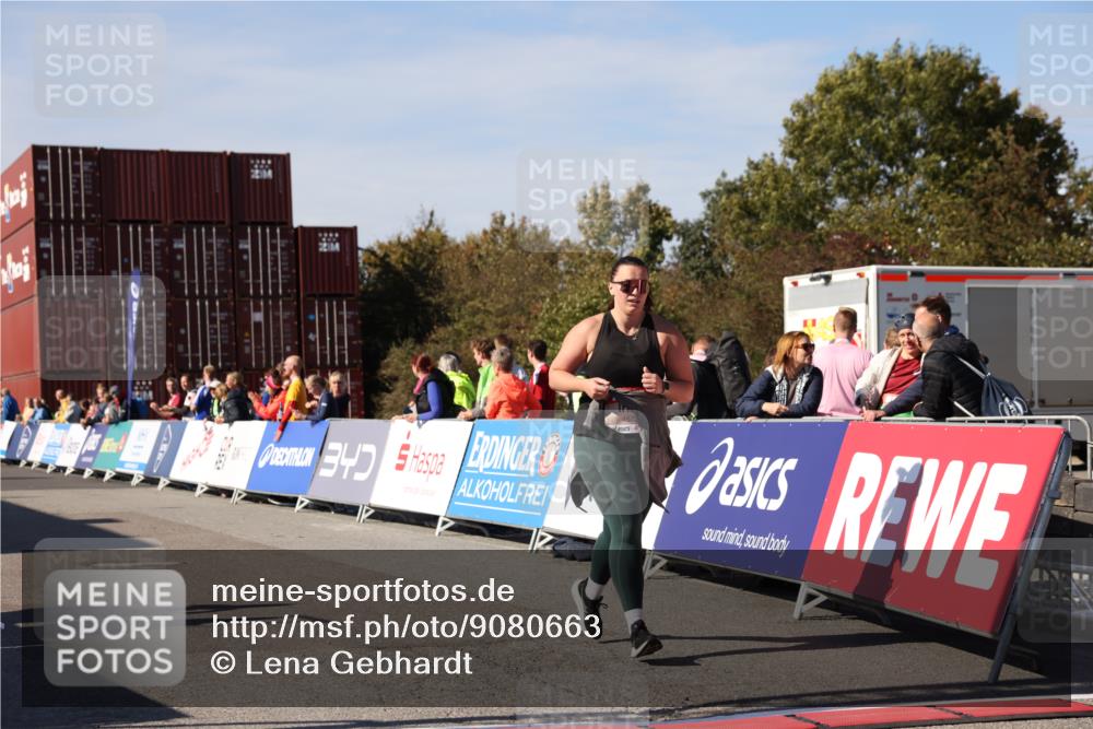 03.10.2025 - Köhlbrandbrückenlauf Lena Gebhardt http://msf.ph/oto/9080663 03.10.2025 13:46:04 Ziel 4572, 5327 meine-sportfotos.de
