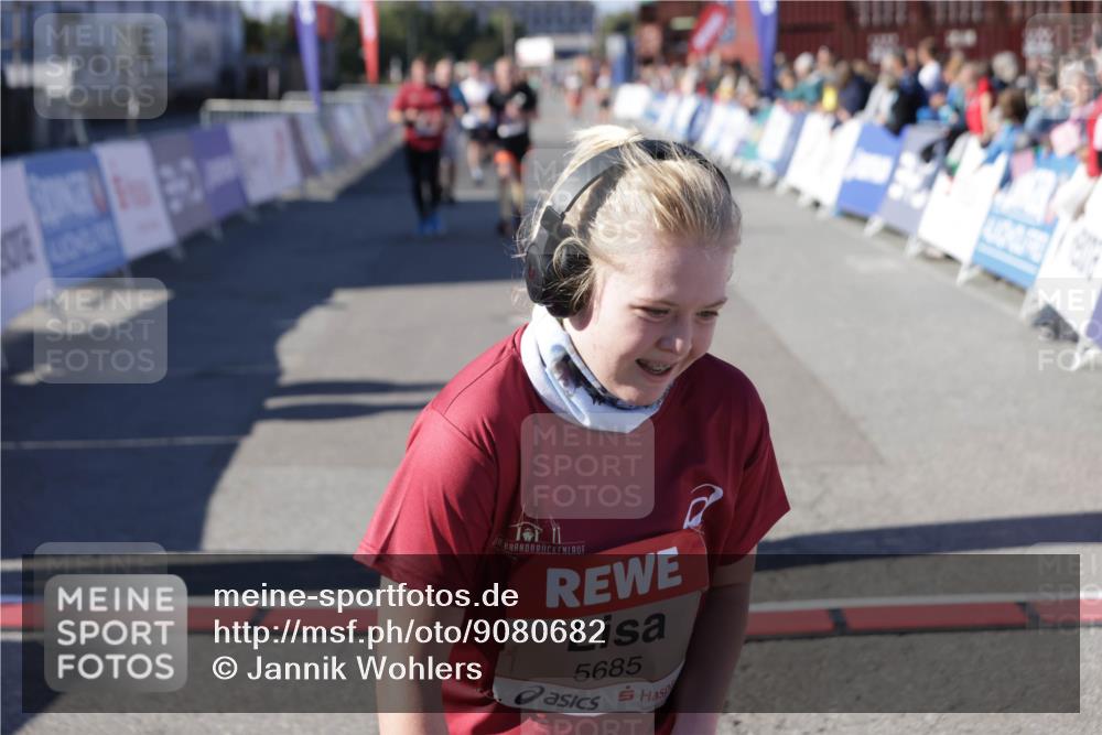 03.10.2025 - Köhlbrandbrückenlauf Jannik Wohlers http://msf.ph/oto/9080682 03.10.2025 13:17:50 Ziel 4410, 4645, 4679, 4829, 5129, 5168, 5339, 5685, 5731, 5732, 5917, 6153, 6331, 6435, 6485, 6704 meine-sportfotos.de