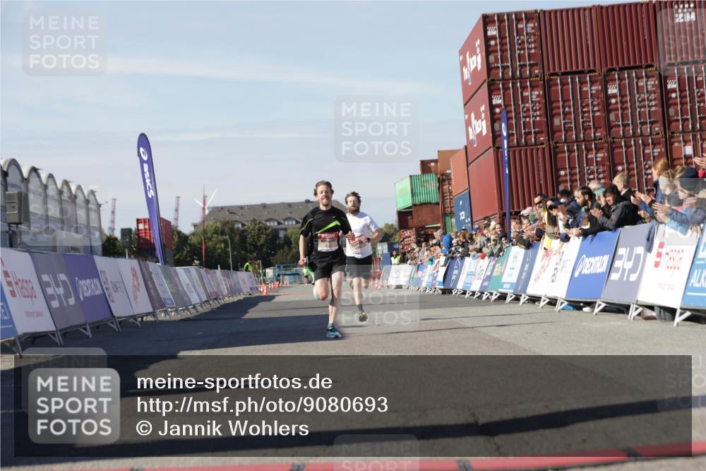 03.10.2025 - Köhlbrandbrückenlauf Jannik Wohlers http://msf.ph/oto/9080693 03.10.2025 12:50:05 Ziel 4035, 6086 meine-sportfotos.de