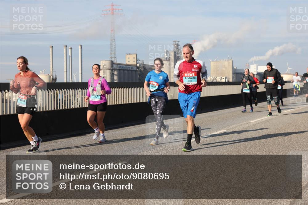 03.10.2025 - Köhlbrandbrückenlauf Lena Gebhardt http://msf.ph/oto/9080695 03.10.2025 10:03:55 Position 2 1263, 3088 meine-sportfotos.de