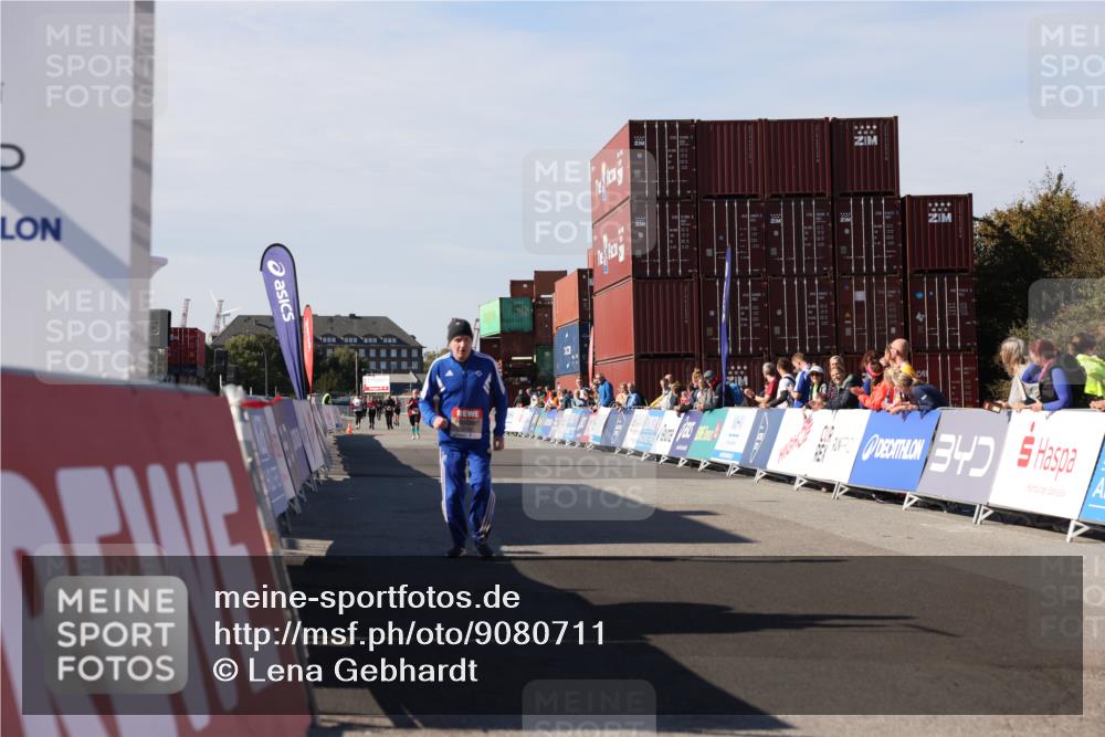 03.10.2025 - Köhlbrandbrückenlauf Lena Gebhardt http://msf.ph/oto/9080711 03.10.2025 13:46:10 Ziel 4572, 5327, 5748 meine-sportfotos.de