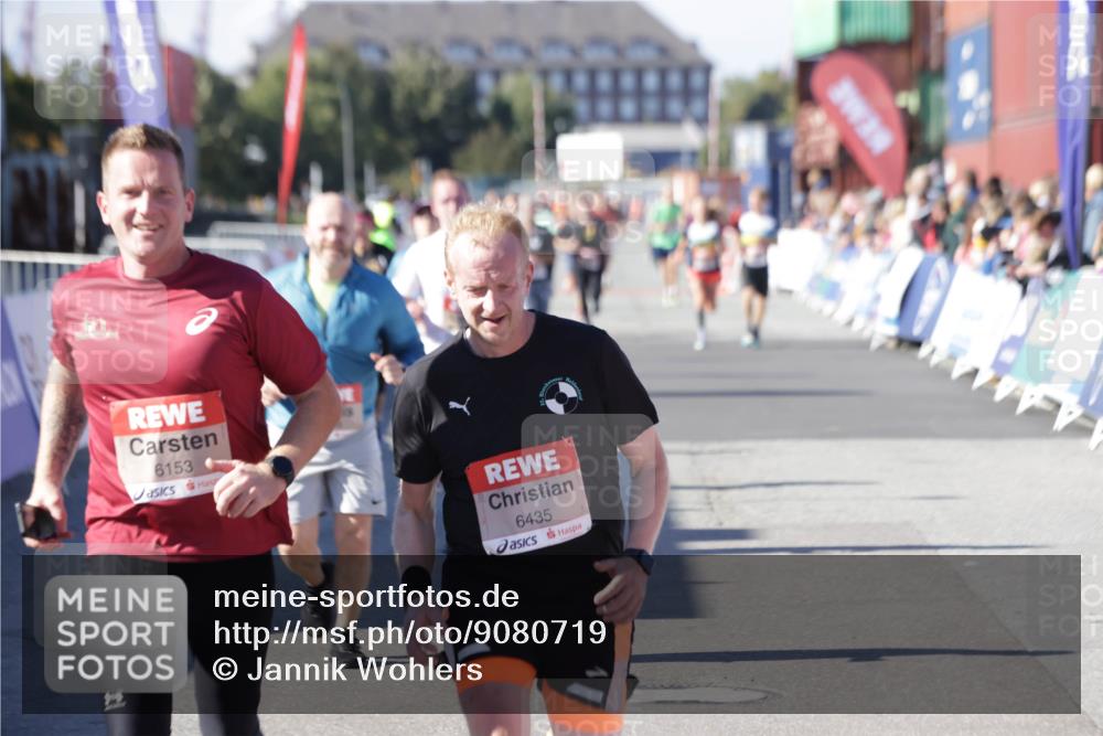 03.10.2025 - Köhlbrandbrückenlauf Jannik Wohlers http://msf.ph/oto/9080719 03.10.2025 13:17:54 Ziel 4333, 4366, 4410, 4679, 4829, 5129, 5168, 5685, 5731, 5732, 5917, 6153, 6331, 6435, 6485, 6704 meine-sportfotos.de