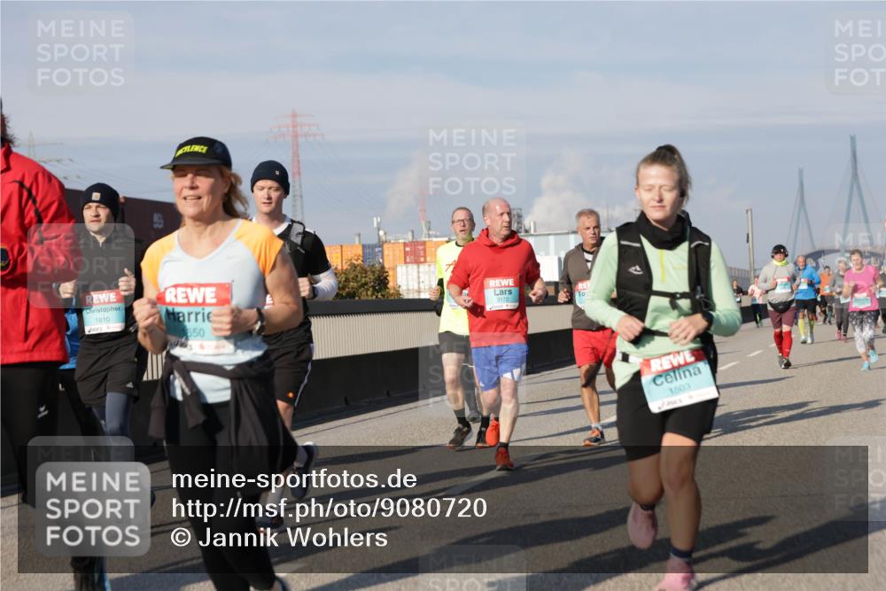 03.10.2025 - Köhlbrandbrückenlauf Jannik Wohlers http://msf.ph/oto/9080720 03.10.2025 10:02:03 Position 3 1810, 1850, 3172, 1503 meine-sportfotos.de