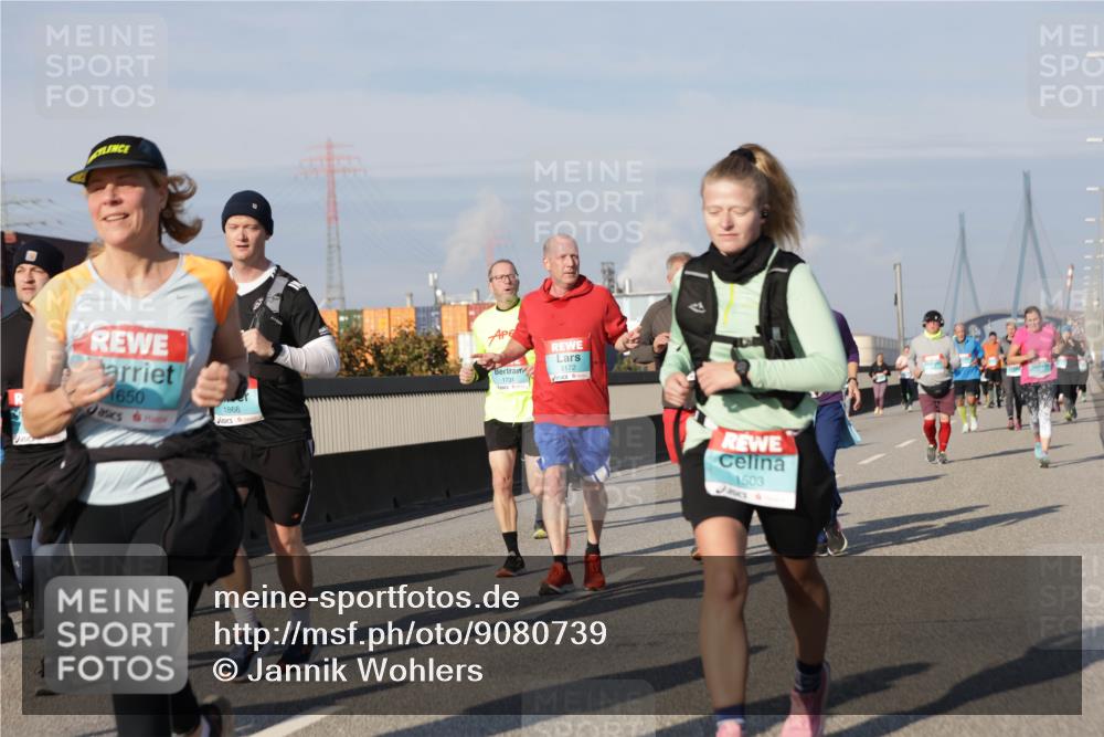 03.10.2025 - Köhlbrandbrückenlauf Jannik Wohlers http://msf.ph/oto/9080739 03.10.2025 10:02:03 Position 3 1650, 1866, 1731, 3172, 1503 meine-sportfotos.de
