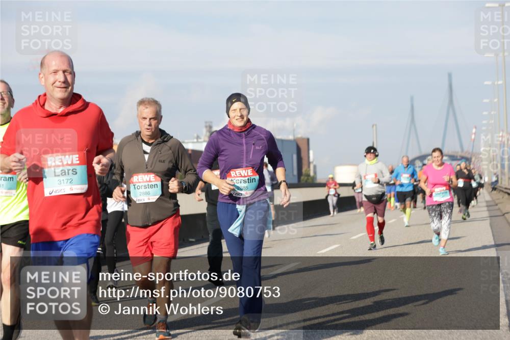 03.10.2025 - Köhlbrandbrückenlauf Jannik Wohlers http://msf.ph/oto/9080753 03.10.2025 10:02:04 Position 3 81, 3172, 2886, 2885 meine-sportfotos.de