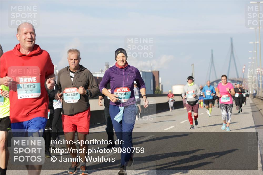 03.10.2025 - Köhlbrandbrückenlauf Jannik Wohlers http://msf.ph/oto/9080759 03.10.2025 10:02:05 Position 3 3172, 2886, 2885 meine-sportfotos.de