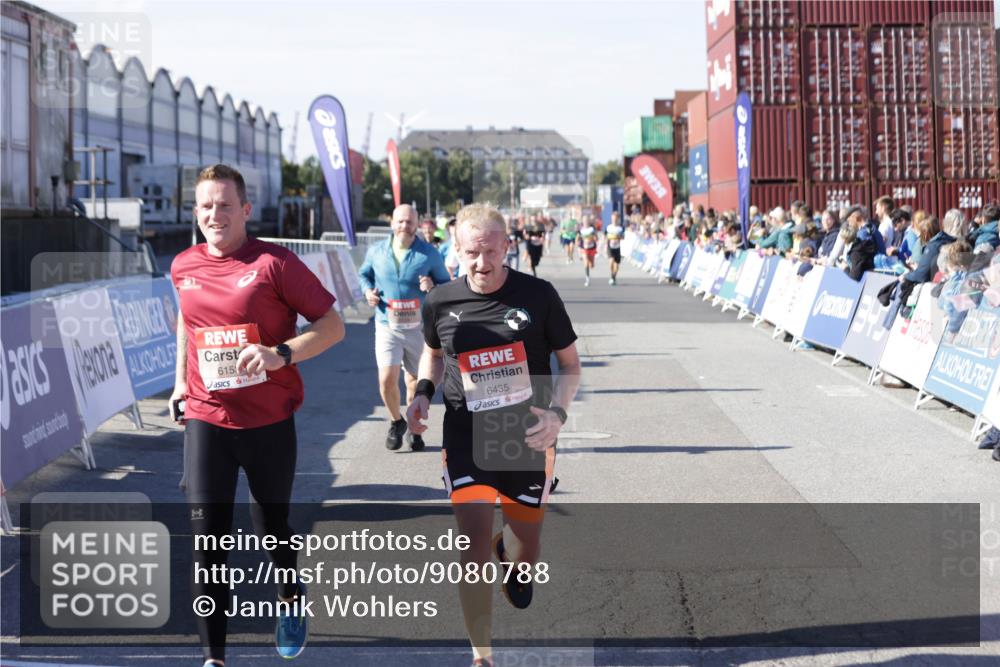 03.10.2025 - Köhlbrandbrückenlauf Jannik Wohlers http://msf.ph/oto/9080788 03.10.2025 13:17:55 Ziel 4333, 4366, 4679, 4682, 4829, 5129, 5168, 5685, 5731, 5732, 5917, 6153, 6435, 6485, 6704 meine-sportfotos.de