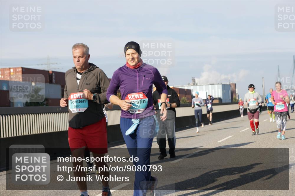 03.10.2025 - Köhlbrandbrückenlauf Jannik Wohlers http://msf.ph/oto/9080793 03.10.2025 10:02:06 Position 3 2886, 2885 meine-sportfotos.de