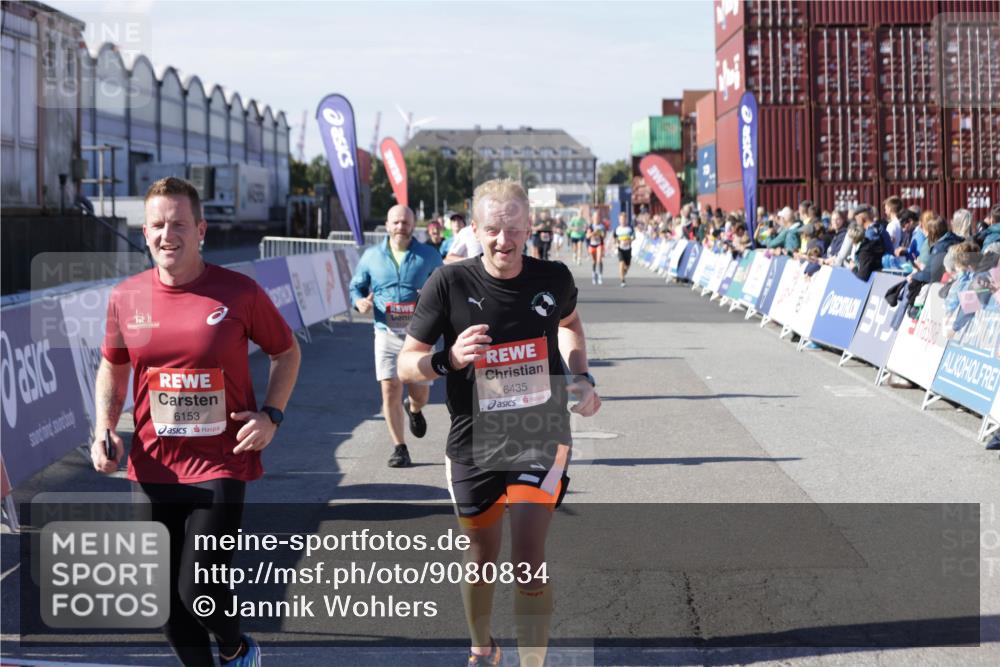 03.10.2025 - Köhlbrandbrückenlauf Jannik Wohlers http://msf.ph/oto/9080834 03.10.2025 13:17:55 Ziel 4333, 4366, 4679, 4682, 4829, 5129, 5168, 5685, 5731, 5732, 5917, 6153, 6435, 6485, 6704 meine-sportfotos.de