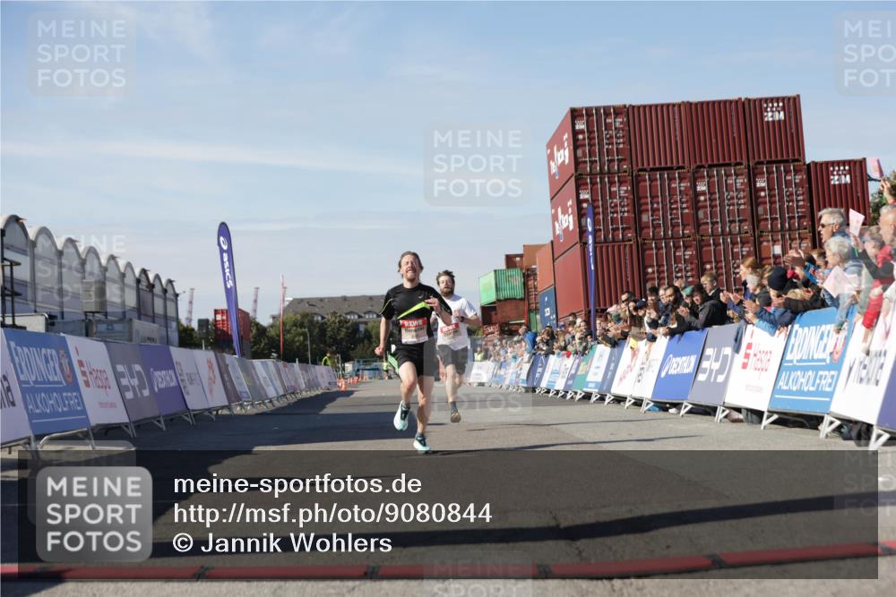 03.10.2025 - Köhlbrandbrückenlauf Jannik Wohlers http://msf.ph/oto/9080844 03.10.2025 12:50:05 Ziel 4035, 6086 meine-sportfotos.de