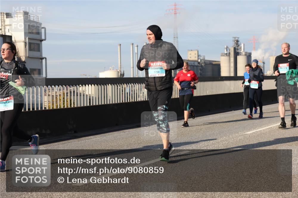 03.10.2025 - Köhlbrandbrückenlauf Lena Gebhardt http://msf.ph/oto/9080859 03.10.2025 10:04:00 Position 2 2031, 1759 meine-sportfotos.de