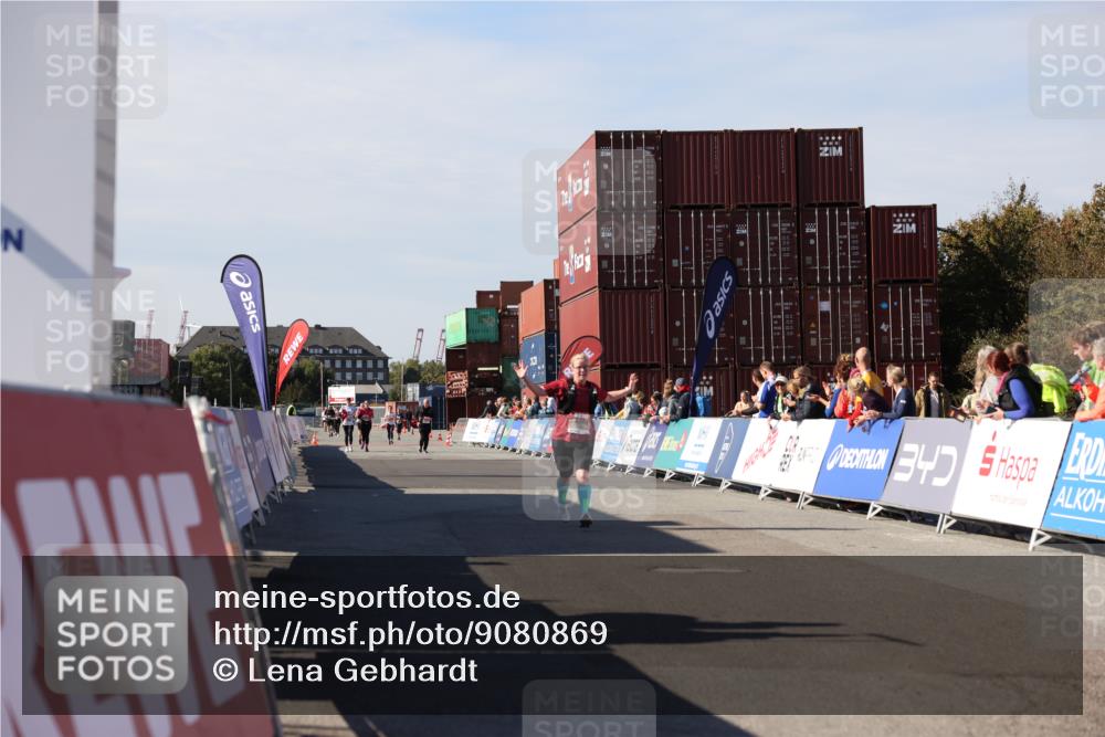 03.10.2025 - Köhlbrandbrückenlauf Lena Gebhardt http://msf.ph/oto/9080869 03.10.2025 13:46:25 Ziel 5900 meine-sportfotos.de