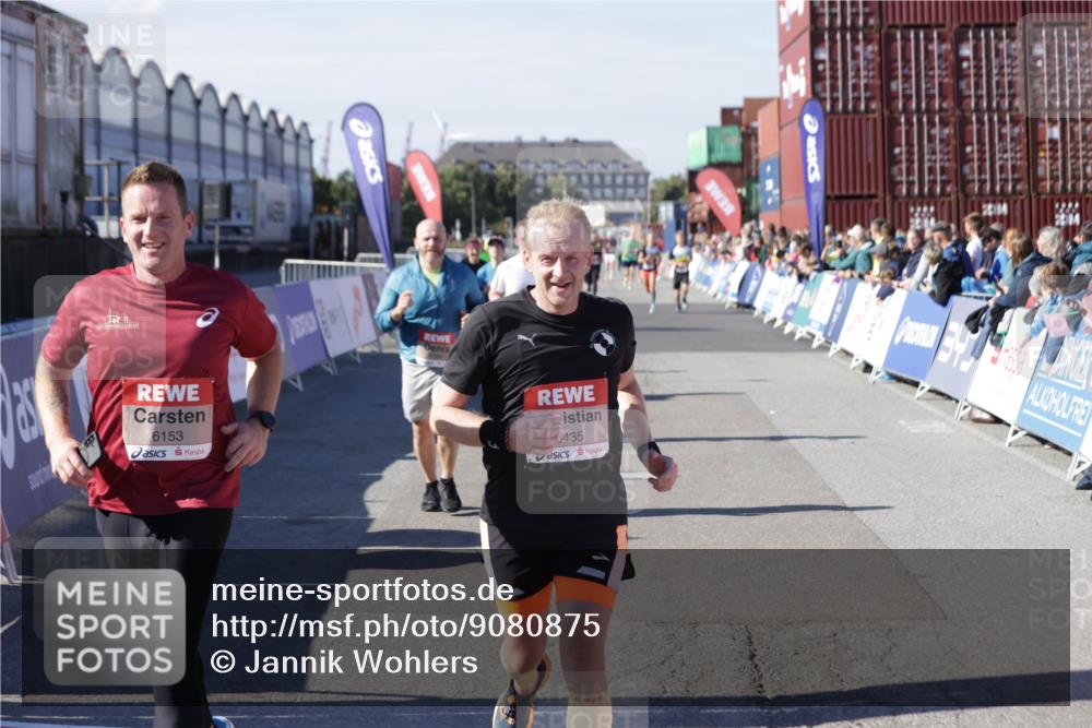 03.10.2025 - Köhlbrandbrückenlauf Jannik Wohlers http://msf.ph/oto/9080875 03.10.2025 13:17:55 Ziel 4333, 4366, 4679, 4682, 4829, 5129, 5168, 5685, 5731, 5732, 5917, 6153, 6435, 6485, 6704 meine-sportfotos.de