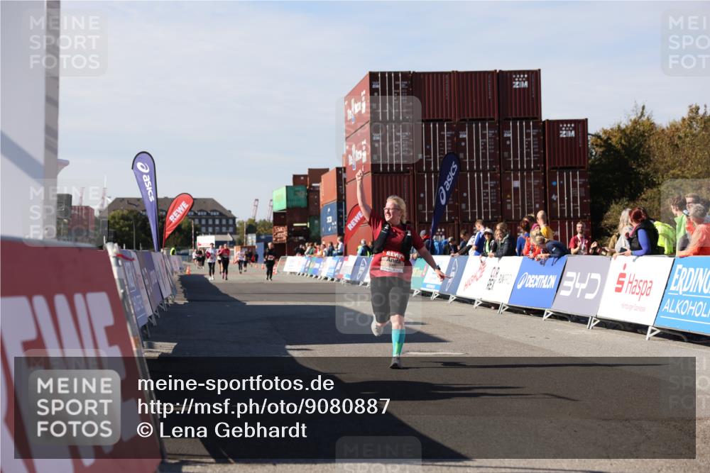 03.10.2025 - Köhlbrandbrückenlauf Lena Gebhardt http://msf.ph/oto/9080887 03.10.2025 13:46:27 Ziel 5900 meine-sportfotos.de