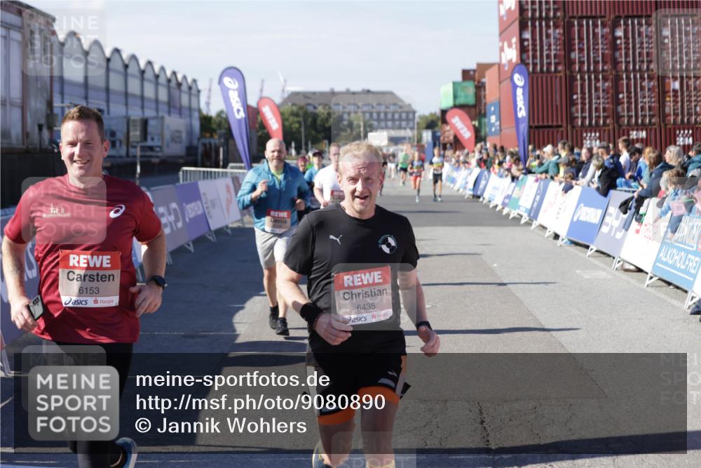 03.10.2025 - Köhlbrandbrückenlauf Jannik Wohlers http://msf.ph/oto/9080890 03.10.2025 13:17:55 Ziel 4333, 4366, 4679, 4682, 4829, 5129, 5168, 5685, 5731, 5732, 5917, 6153, 6435, 6485, 6704 meine-sportfotos.de