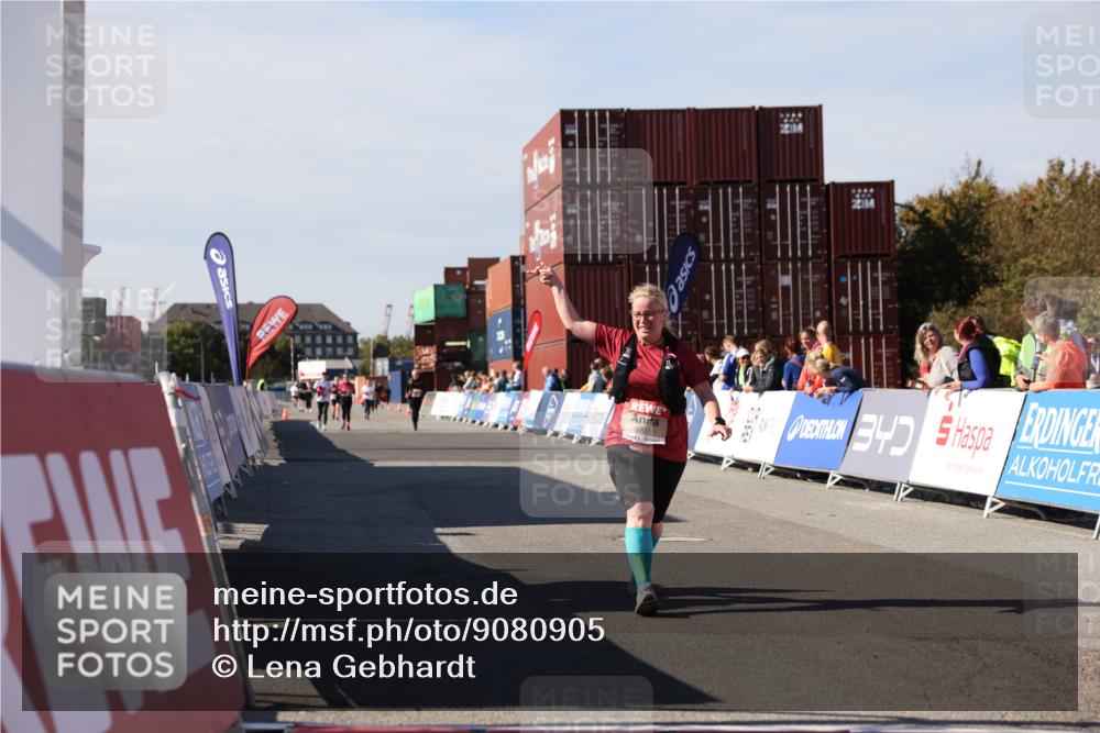 03.10.2025 - Köhlbrandbrückenlauf Lena Gebhardt http://msf.ph/oto/9080905 03.10.2025 13:46:28 Ziel 5900 meine-sportfotos.de