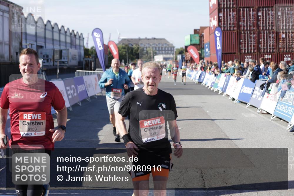 03.10.2025 - Köhlbrandbrückenlauf Jannik Wohlers http://msf.ph/oto/9080910 03.10.2025 13:17:55 Ziel 4333, 4366, 4679, 4682, 4829, 5129, 5168, 5685, 5731, 5732, 5917, 6153, 6435, 6485, 6704 meine-sportfotos.de