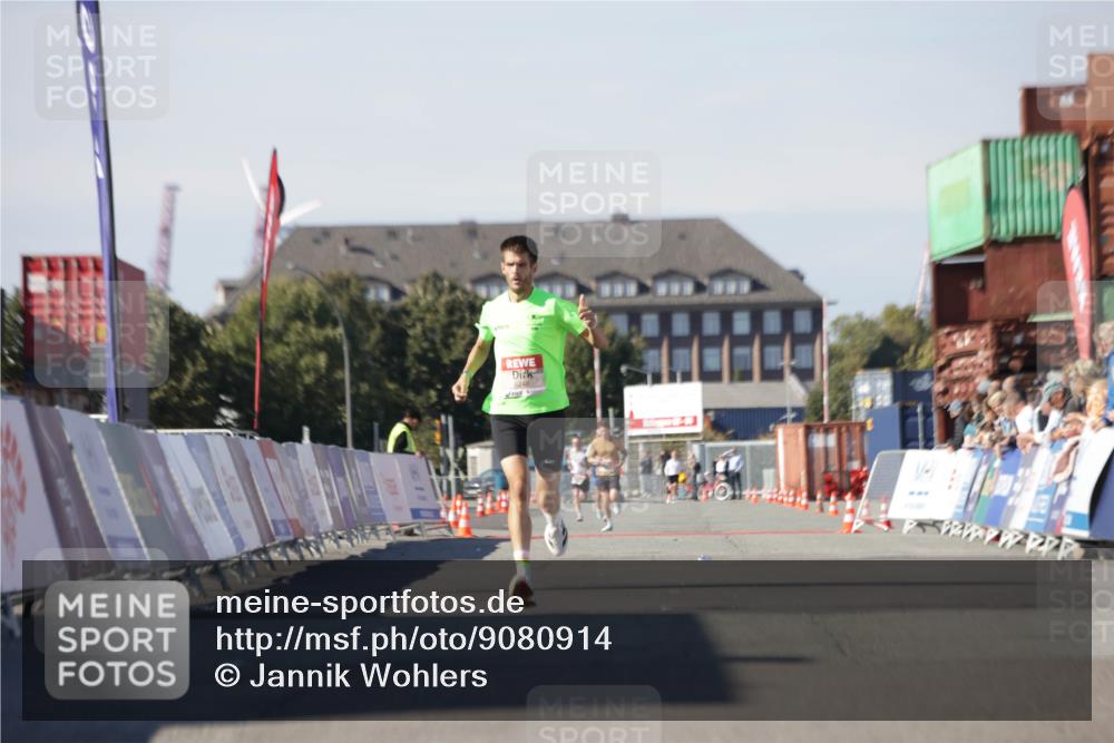 03.10.2025 - Köhlbrandbrückenlauf Jannik Wohlers http://msf.ph/oto/9080914 03.10.2025 12:50:34 Ziel 6248 meine-sportfotos.de