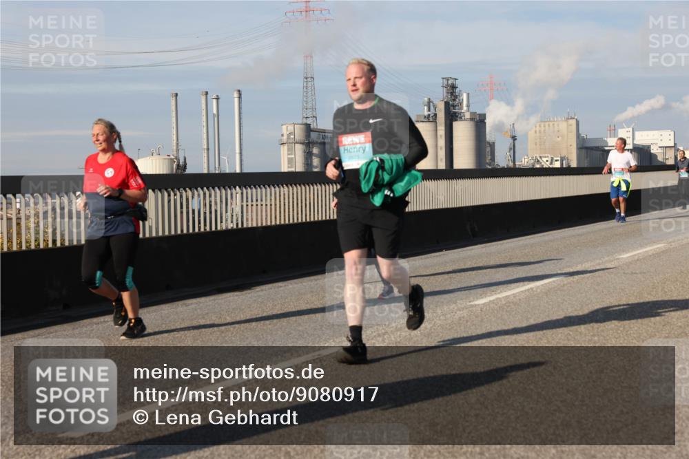 03.10.2025 - Köhlbrandbrückenlauf Lena Gebhardt http://msf.ph/oto/9080917 03.10.2025 10:04:02 Position 2  meine-sportfotos.de