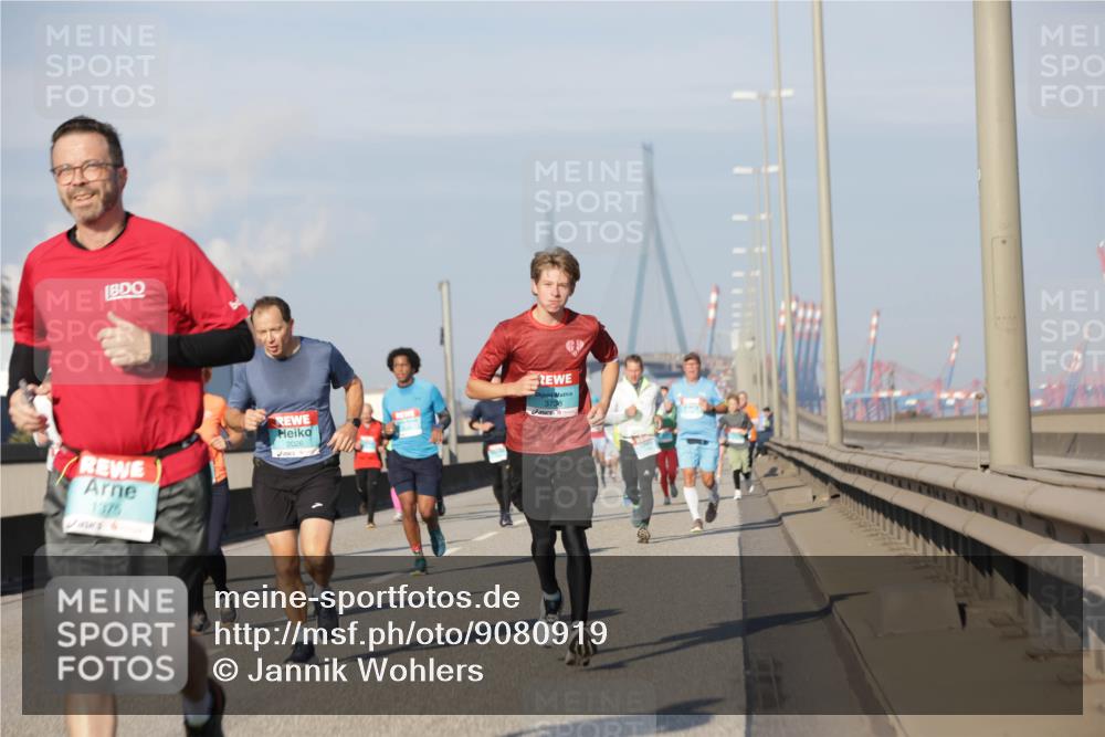 03.10.2025 - Köhlbrandbrückenlauf Jannik Wohlers http://msf.ph/oto/9080919 03.10.2025 09:54:24 Position 3 1375, 2026, 3738 meine-sportfotos.de
