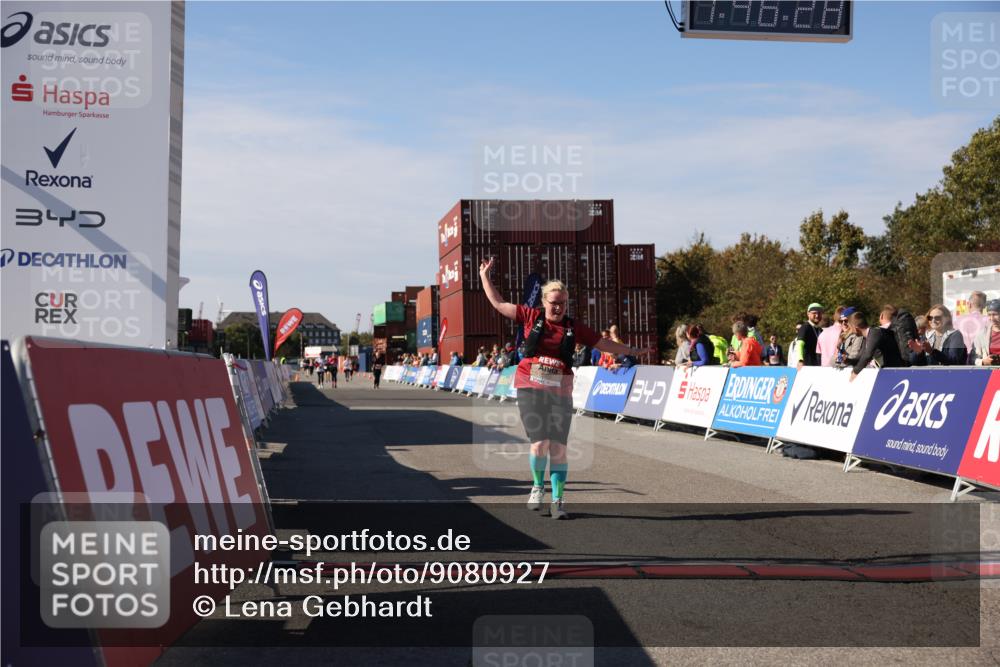 03.10.2025 - Köhlbrandbrückenlauf Lena Gebhardt http://msf.ph/oto/9080927 03.10.2025 13:46:29 Ziel 5900 meine-sportfotos.de