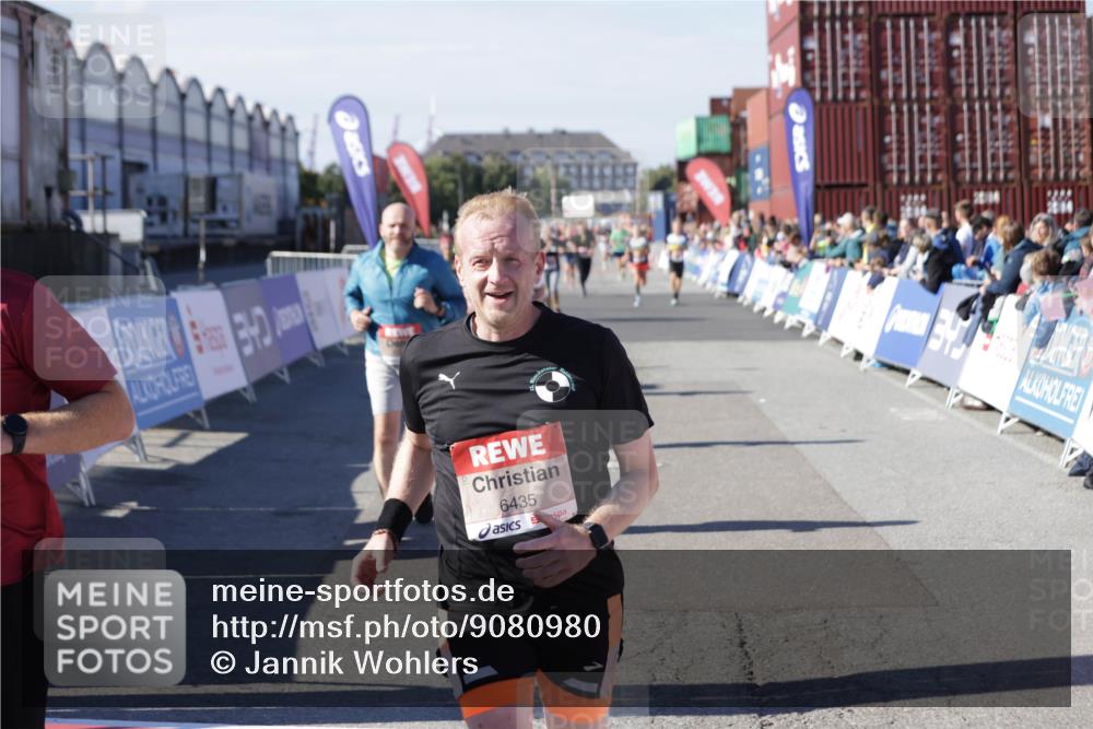 03.10.2025 - Köhlbrandbrückenlauf Jannik Wohlers http://msf.ph/oto/9080980 03.10.2025 13:17:56 Ziel 4333, 4366, 4679, 4682, 4829, 5129, 5168, 5685, 5731, 5732, 5917, 6153, 6435, 6485 meine-sportfotos.de