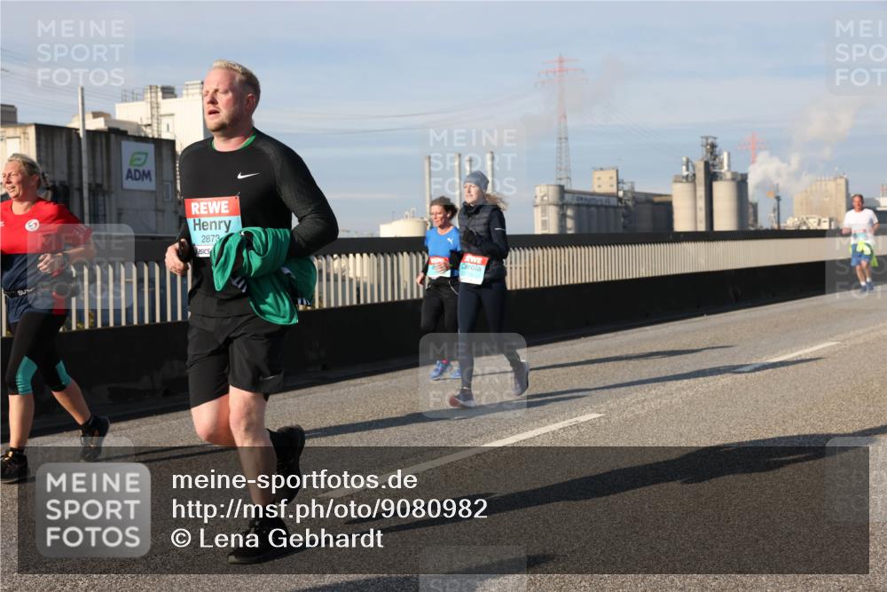 03.10.2025 - Köhlbrandbrückenlauf Lena Gebhardt http://msf.ph/oto/9080982 03.10.2025 10:04:03 Position 2 2873 meine-sportfotos.de