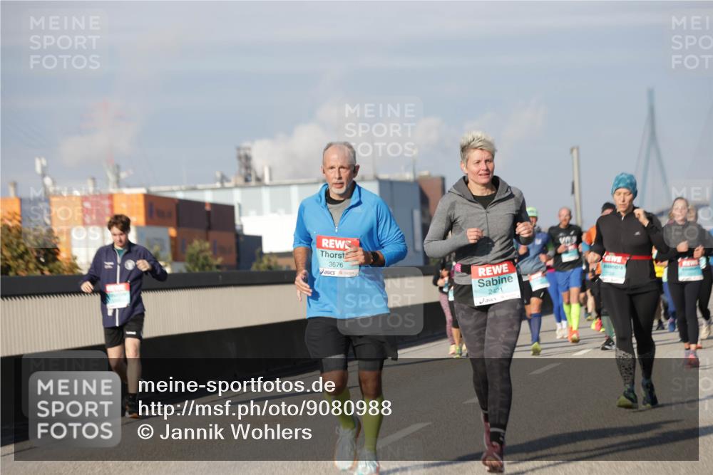 03.10.2025 - Köhlbrandbrückenlauf Jannik Wohlers http://msf.ph/oto/9080988 03.10.2025 10:02:12 Position 3 3676, 2421, 1538 meine-sportfotos.de