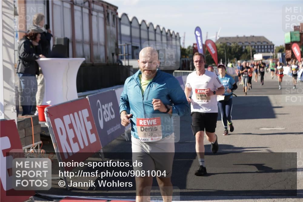 03.10.2025 - Köhlbrandbrückenlauf Jannik Wohlers http://msf.ph/oto/9081004 03.10.2025 13:17:58 Ziel 4333, 4366, 4682, 4829, 4950, 5129, 5168, 5685, 5917, 6153, 6435, 6485, 6633, 6634 meine-sportfotos.de